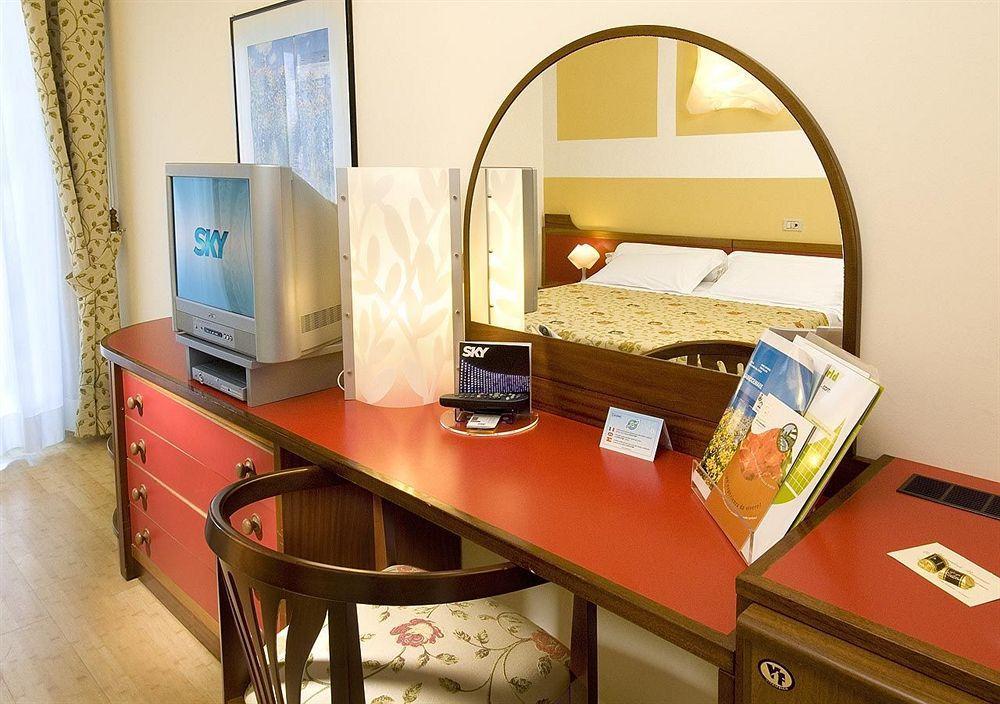 Alexander Hotel