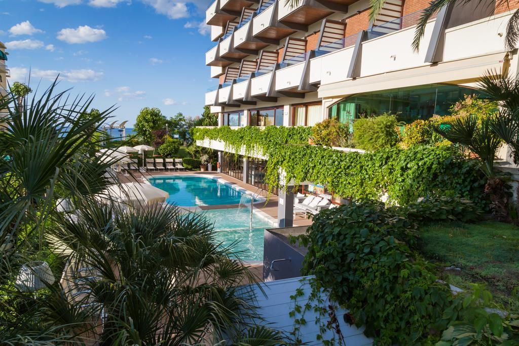 Alexander Hotel 4*